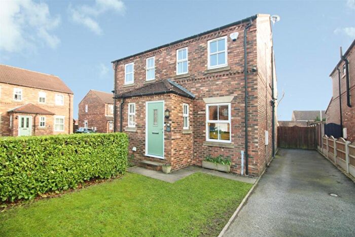 2 Bedroom Semi Detached House For Sale In Castlefields, Rothwell, Leeds, LS26