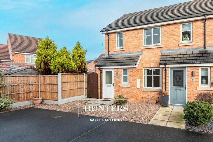 2 Bedroom Town House For Sale In Gleneagles Court, Normanton, WF6