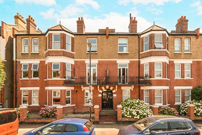 3 Bedroom Flat To Rent In Alwyne Road, Wimbledon, SW19