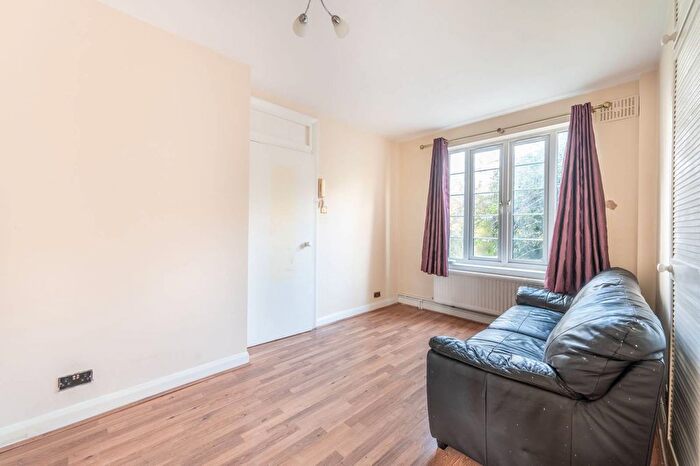 2 Bedroom Flat To Rent In Kings Drive, Wembley, HA9