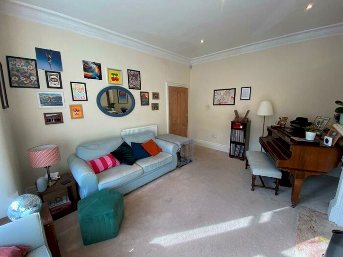 4 Bedroom House To Rent In Roundhay View, Leeds, LS8