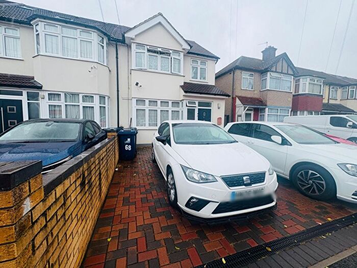 2 Bedroom Flat To Rent In Greenland Crescent, Southall, UB2