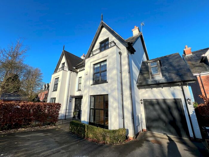 5 Bedroom Semi-Detached House To Rent In Hunters Lane, Hartford, CW8