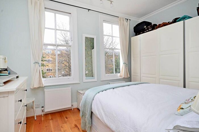 1 Bedroom Flat For Sale In Cranwich Road, Stoke Newington, London, N16