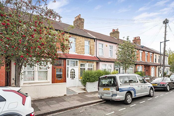 2 Bedroom Property For Sale In Argyle Road, London, N18