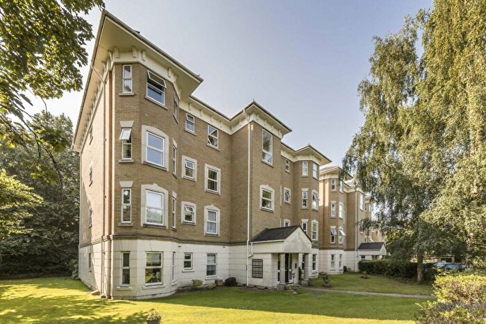 3 Bedroom Flat To Rent In Penners Gardens, Surbiton, KT6