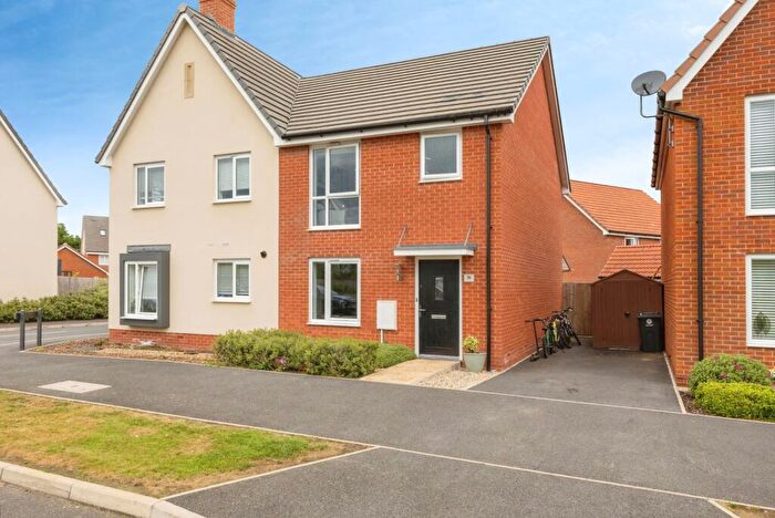 3 Bedroom Semi-Detached House For Sale In Aspen Drive, Wymondham, Norfolk, NR18