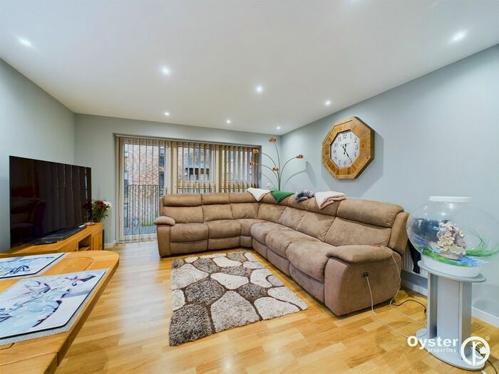 2 Bedroom Flat To Rent In Letchworth Road, Stanmore, HA7