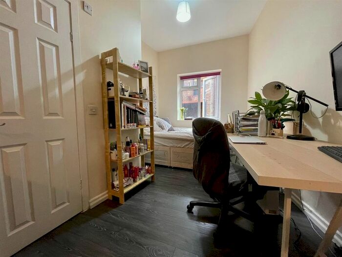 1 Bedroom Flat To Rent In High Street, Uxbridge, UB8