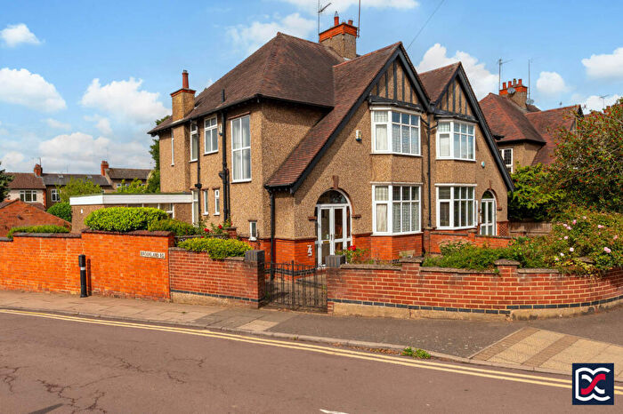 3 Bedroom Semi Detached House For Sale In Park Avenue North, Abington, Northampton, NN3