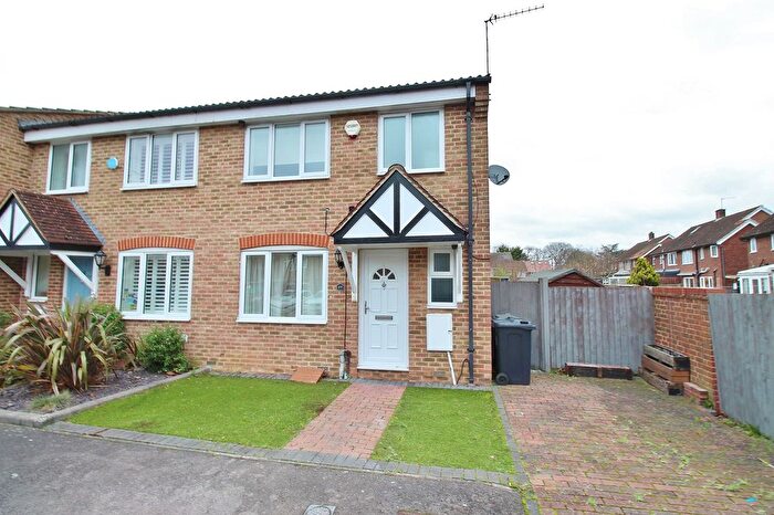 3 Bedroom End Of Terrace House To Rent In Bankside Close, Isleworth, TW7