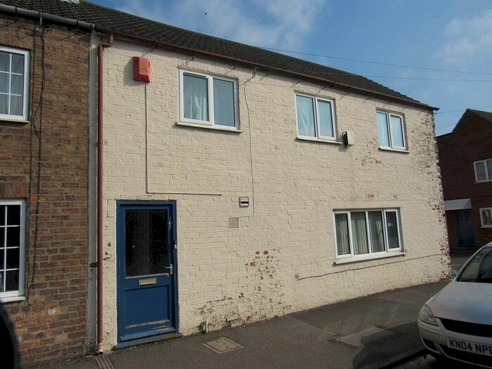 1 Bedroom Flat To Rent In Newmarket, Louth, LN11