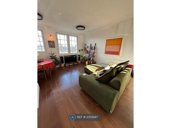 2 Bedroom Flat To Rent In Albery Court, London, E8