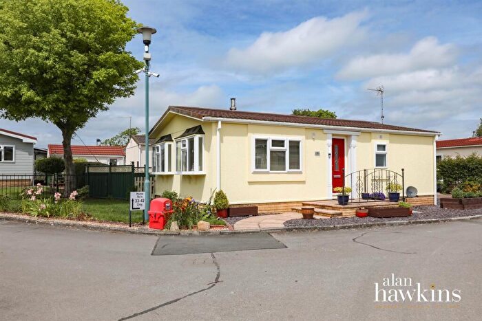 2 Bedroom Park Home For Sale In Lillybrook Estate, Lyneham, SN15