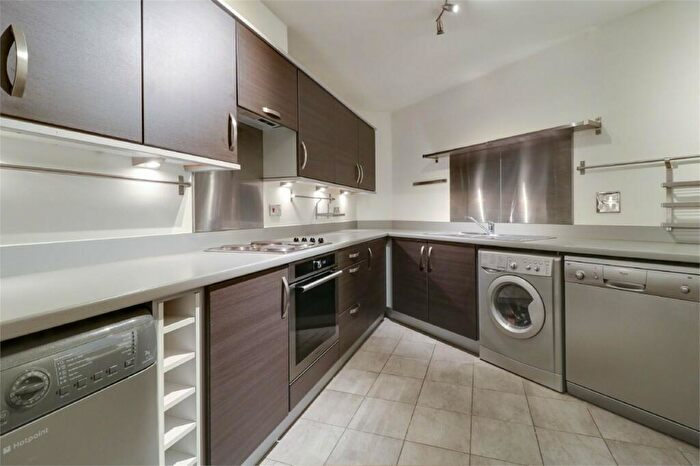 2 Bedroom Flat To Rent In Eaton Avenue, Slough, SL1