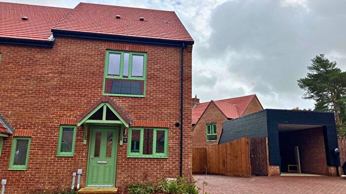 3 Bedroom Detached House For Sale In Holland Close, Midhurst, GU29