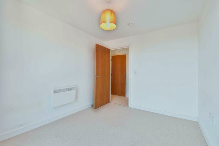 2 Bedroom Apartment To Rent In Queensway, Redhill, RH1