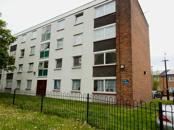 3 Bedroom Flat To Rent In Convent Way, Southall UB2