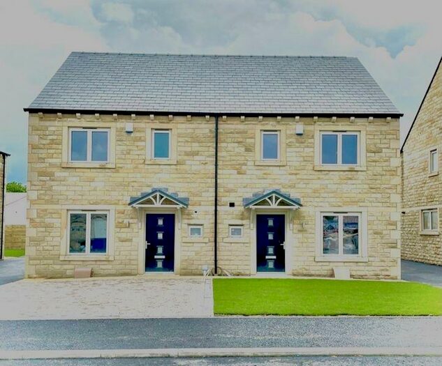 3 Bedroom Semi-Detached House To Rent In Lions Way, Cleckheaton, West Yorkshire, BD19