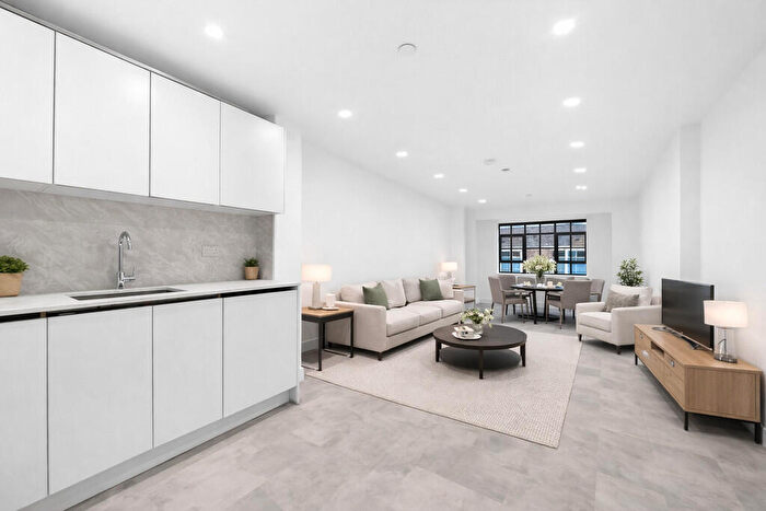 3 Bedroom Apartment To Rent In Fieldgate Street, E1