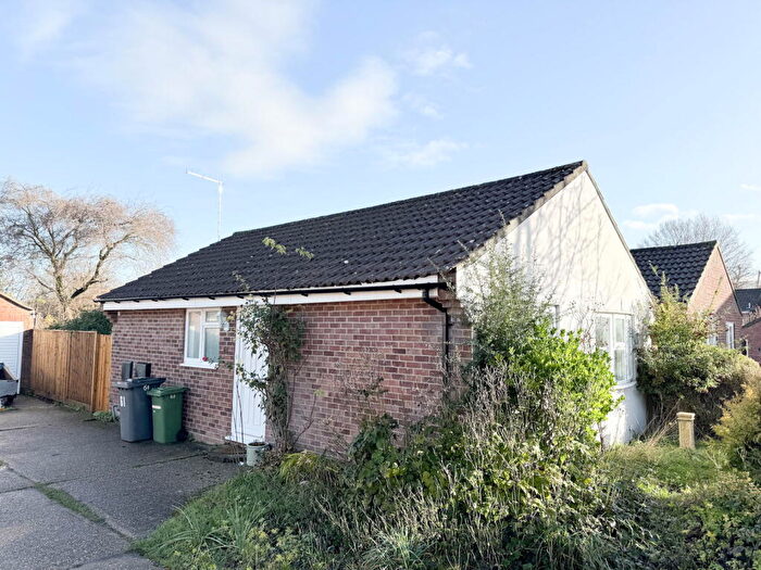 2 Bedroom Detached Bungalow To Rent In Salisbury Close, Alton, GU34