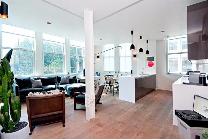 3 Bedroom Apartment To Rent In Mallow Street, EC1Y