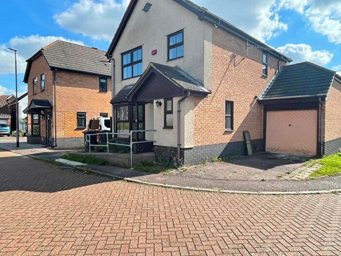 3 Bedroom Detached House To Rent In Broadacres, Luton, Bedfordshire, LU2