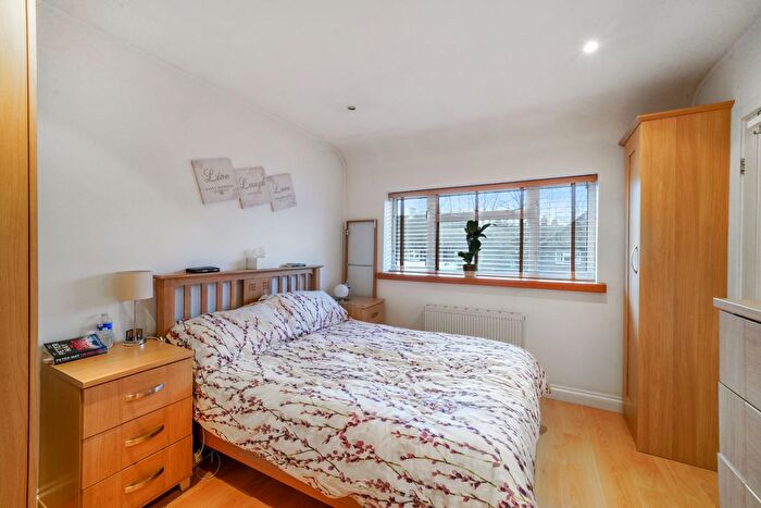 1 Bedroom Flat For Sale In Marnham Avenue, London, NW2