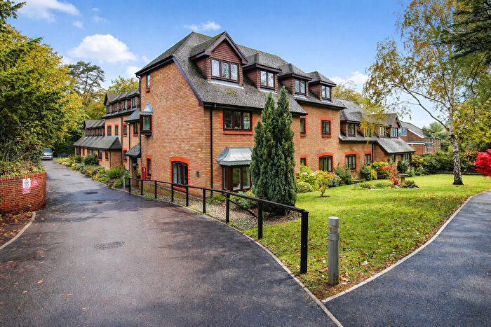 1 Bedroom Apartment For Sale In Langdown Lawn, Hythe, Southampton, SO45