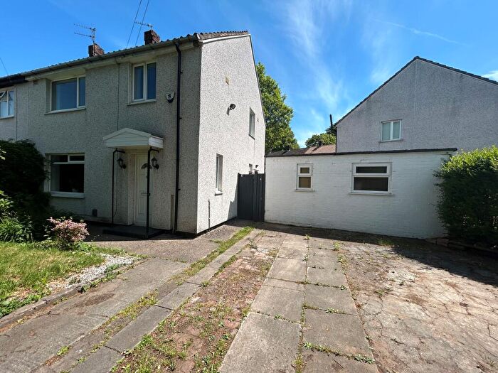 3 Bedroom Semi-Detached House To Rent In Southwick Road, M23