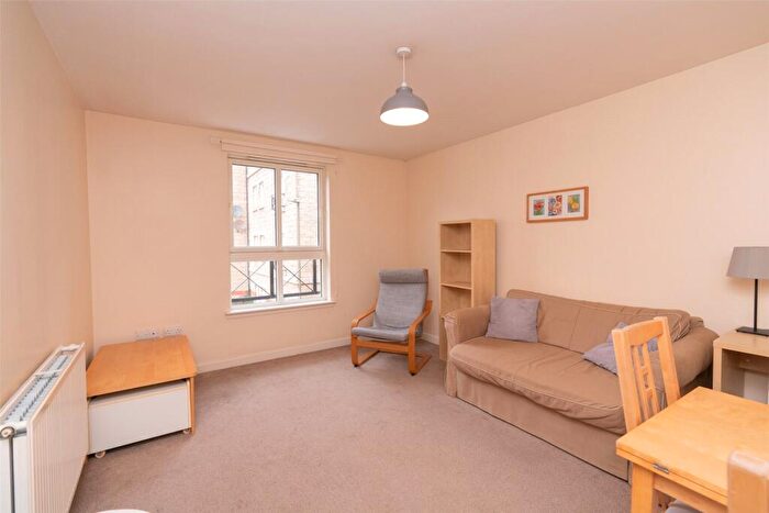 2 Bedroom Flat To Rent In Dryden Gait, Edinburgh, EH7