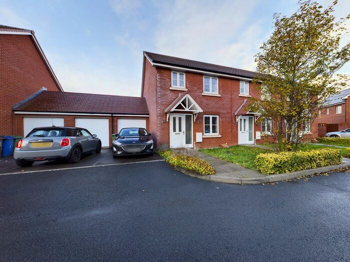 3 Bedroom Property To Rent In Holst Grove, Cheltenham GL51