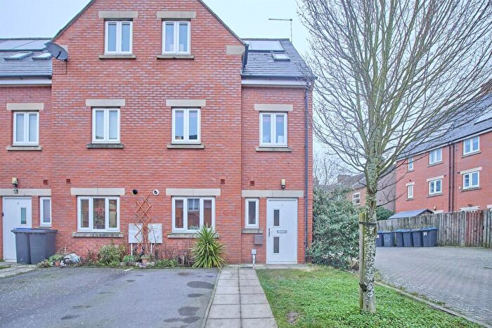 3 Bedroom Terraced House For Sale In Langham Close, Hinckley, LE10