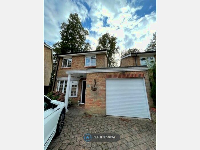 3 Bedroom Detached House To Rent In Marlborough Drive, Weybridge, KT13