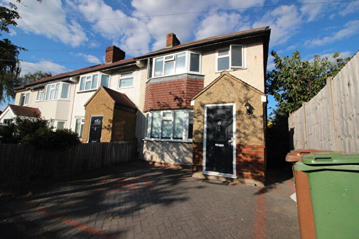 3 Bedroom End Of Terrace House To Rent In Delcombe Avenue, Worcester Park, KT4