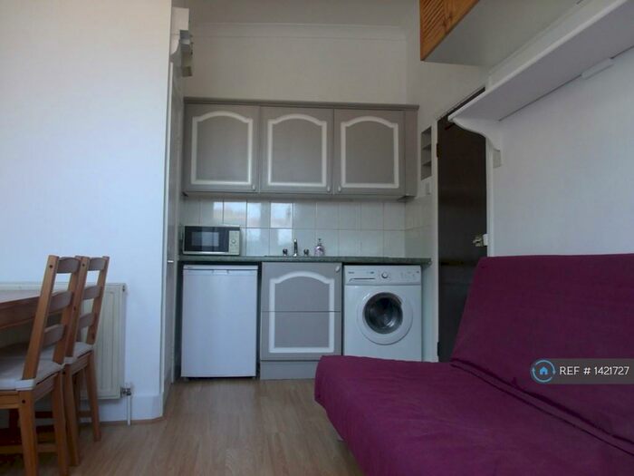 Studio To Rent In Brooke Road, London, N16