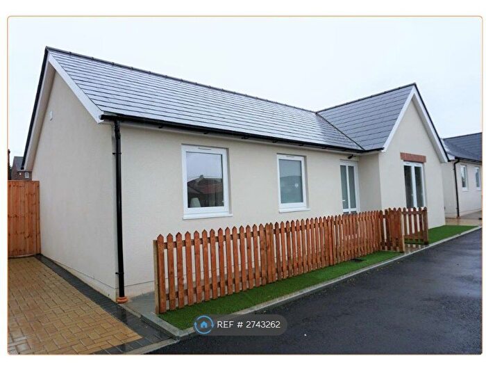 2 Bedroom Bungalow To Rent In Belroyal Lane, Bristol, BS4