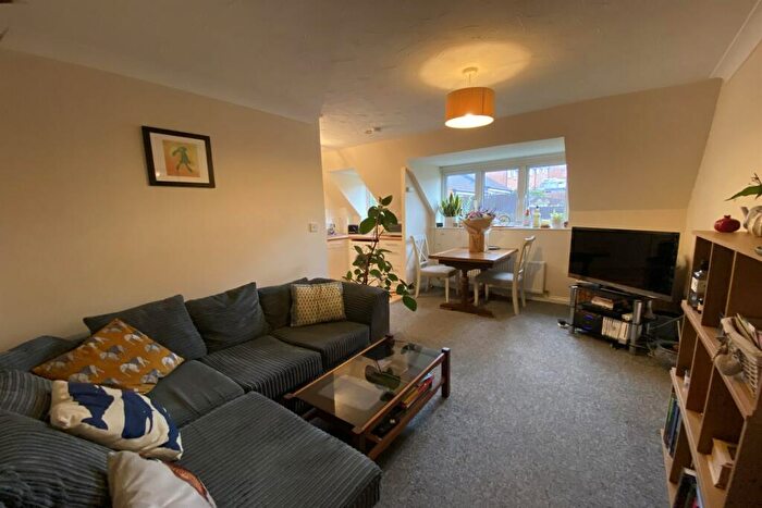 2 Bedroom Flat To Rent In Iver Court, Lenborough Road, Buckingham, MK18