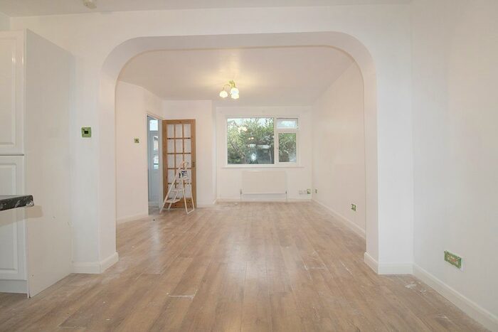 3 Bedroom Semi-Detached House To Rent In Hitherwell Drive, Harrow, HA3