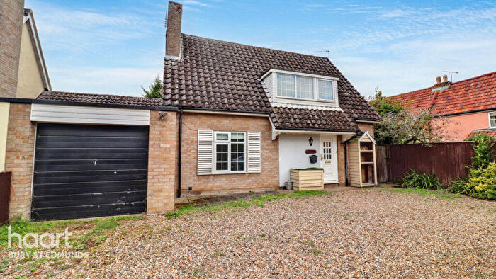 3 Bedroom Chalet For Sale In New Road, Rougham, Bury St Edmunds, IP30