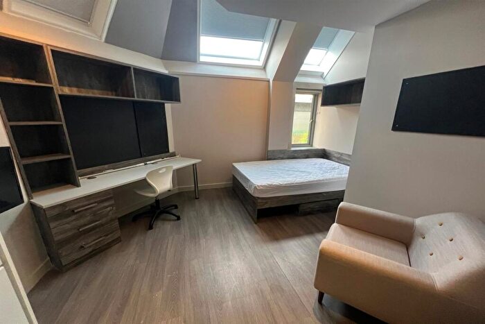 Apartment To Rent In Saxon Court, Church Street, RG1