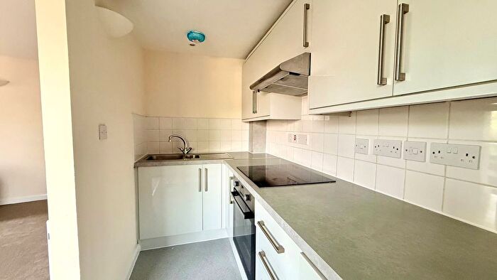 2 Bedroom Flat To Rent In Waltham Road, Woodford Green, IG8