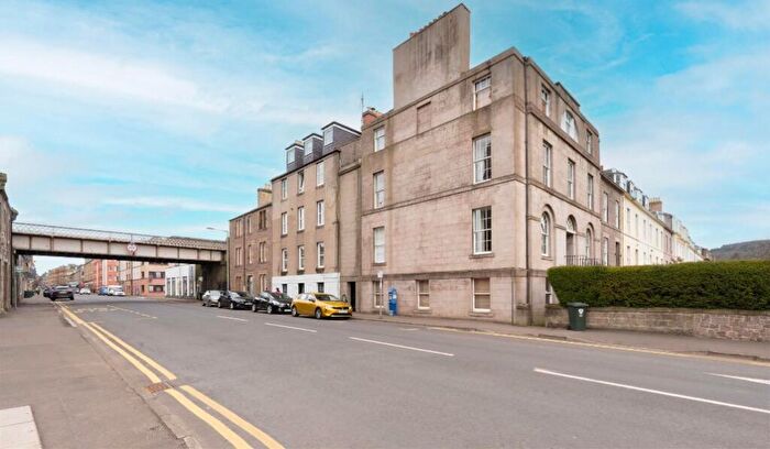 3 Bedroom Flat To Rent In Scott Street, City Centre, Perthshire, PH2