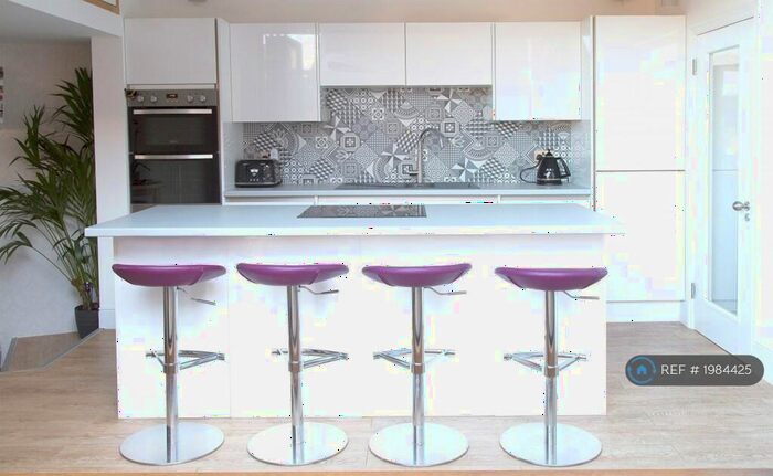 3 Bedroom Maisonette To Rent In High Street, Ascot, SL5