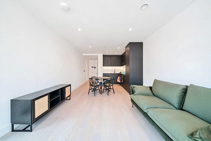 1 Bedroom Flat To Rent In Belfield Mansions, Elephant And Castle, SE17