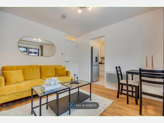 1 Bedroom Maisonette To Rent In Belvawney Close, Chelmsford, CM1