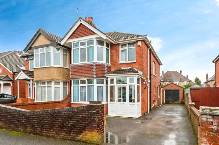 3 Bedroom Semi Detached House For Sale In Wilton Crescent, Southampton, SO15