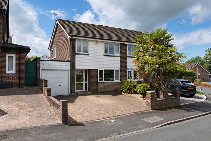 3 Bedroom Semi Detached House For Sale In Linnet Close, Offerton, Stockport, SK2