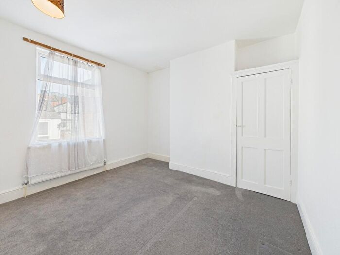 1 Bedroom Apartment For Sale In Whitworth Road, Abington, Northampton, NN1