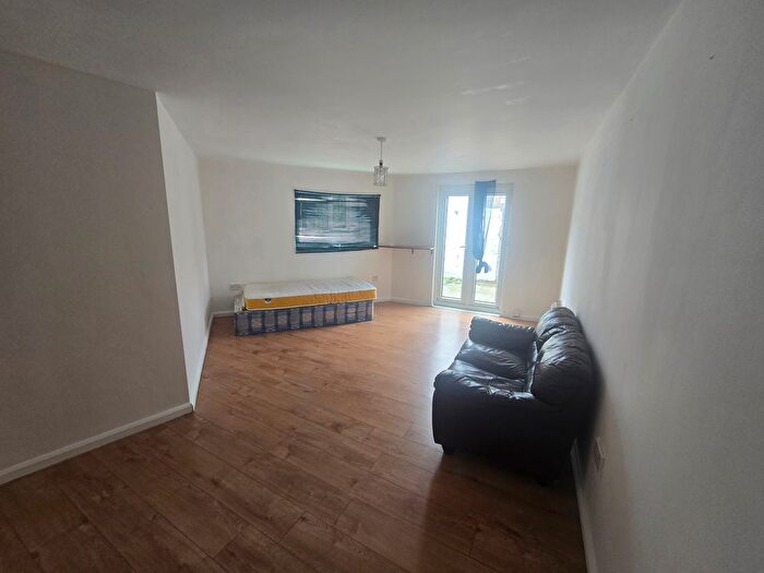 2 Bedroom Flat To Rent In Ajax Avenue, London, NW9